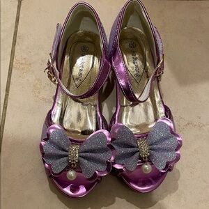 Girls size 12uk size Elegant Purple Kids Shoes with Bow small heel